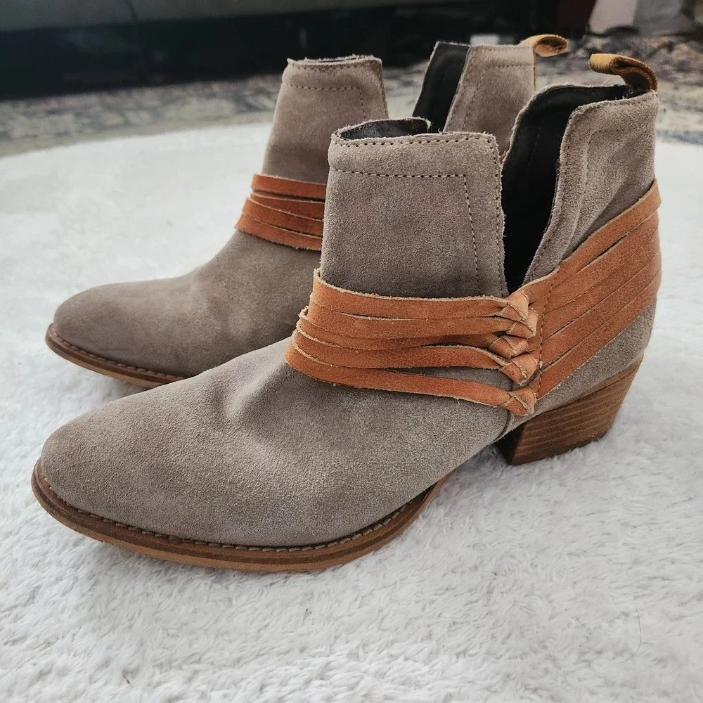 Sly Fox taupe suede